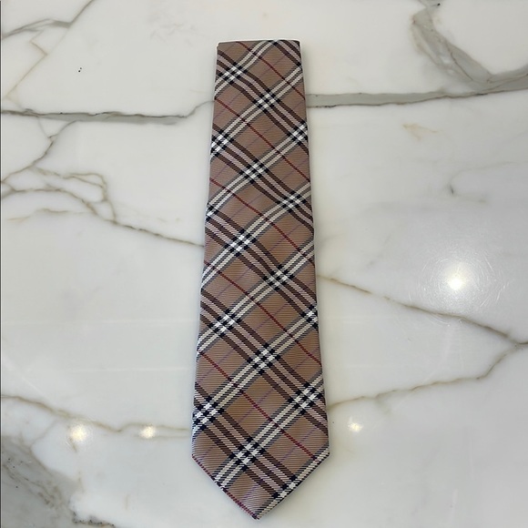 ⭐️Burberry Brown/Tan Plaid Design Tie—FABULOUS!!  New With Tags! - Picture 1 of 7